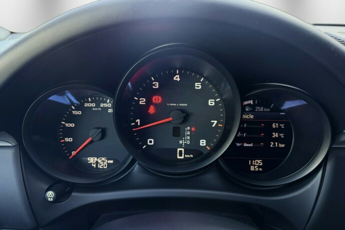 porsche-macan-bensin-2017-big-28