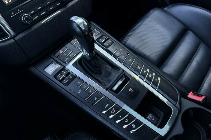 porsche-macan-bensin-2017-big-35