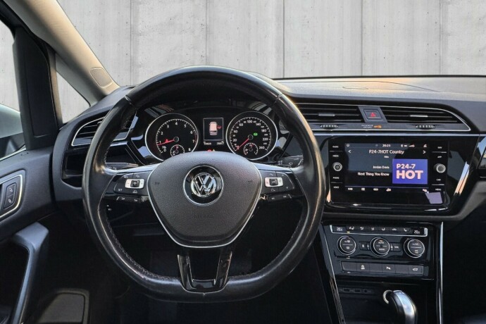 volkswagen-touran-bensin-2018-big-12