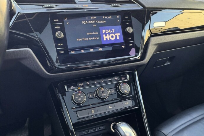 volkswagen-touran-bensin-2018-big-13