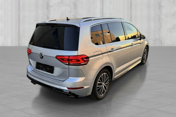 volkswagen-touran-bensin-2018-big-4