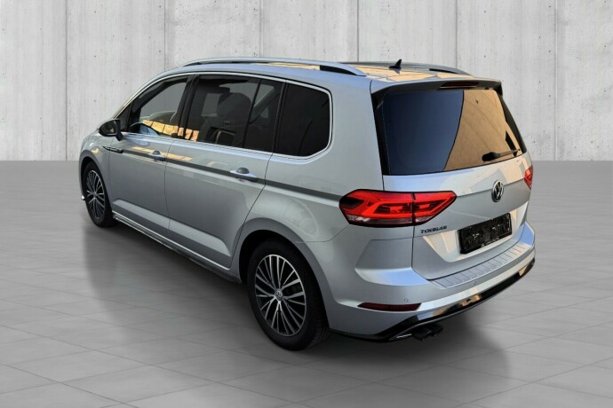 volkswagen-touran-bensin-2018-big-3