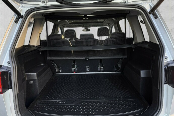 volkswagen-touran-bensin-2018-big-18