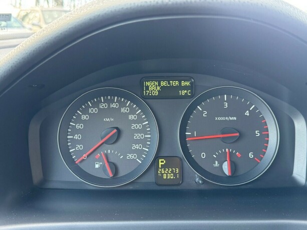 volvo-v50-diesel-2008-big-15