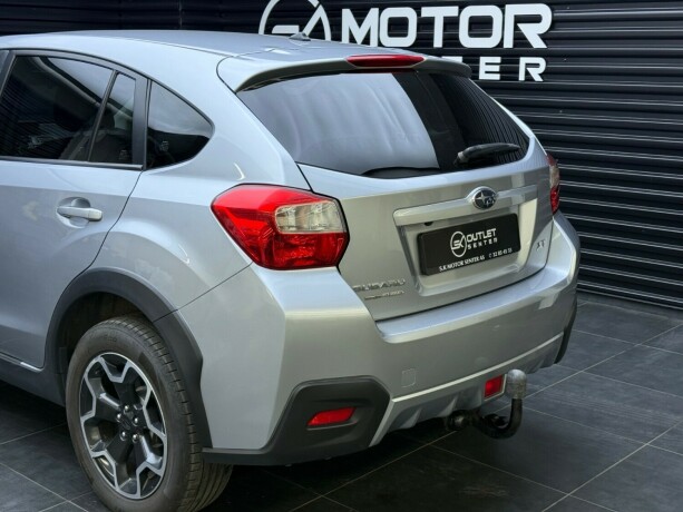 subaru-xv-bensin-2012-big-7