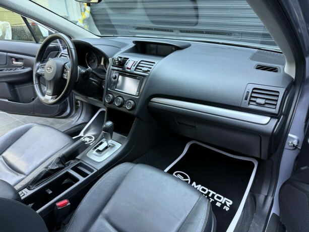 subaru-xv-bensin-2012-big-13