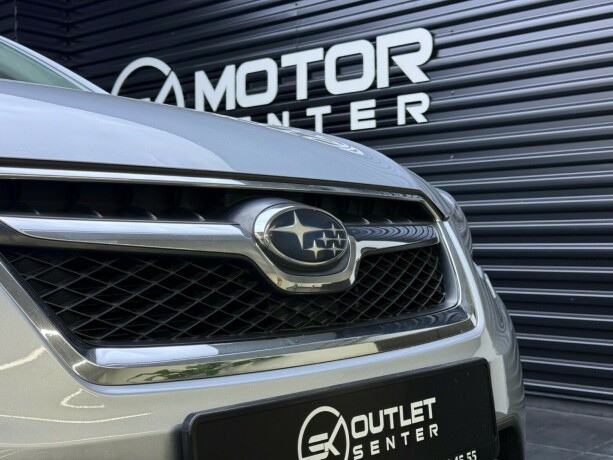 subaru-xv-bensin-2012-big-4