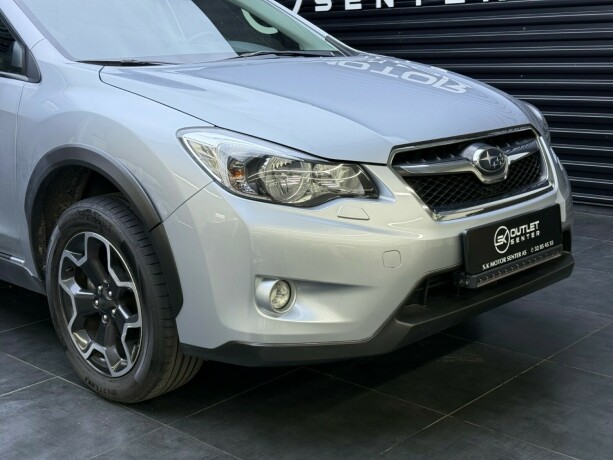 subaru-xv-bensin-2012-big-2