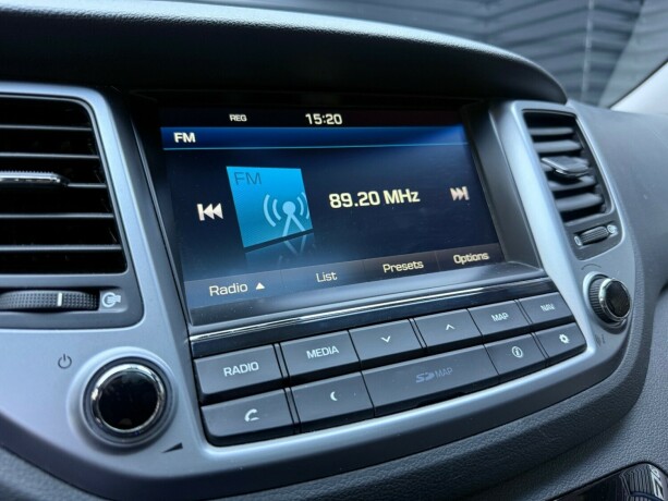 hyundai-tucson-bensin-2015-big-18