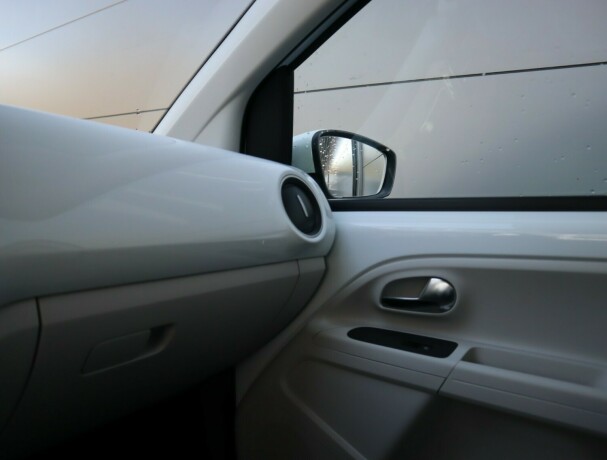 volkswagen-up-elektrisitet-2014-big-9