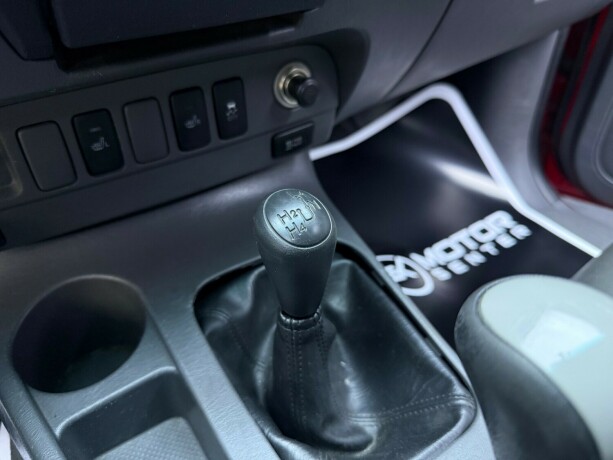 toyota-hilux-diesel-2012-big-26