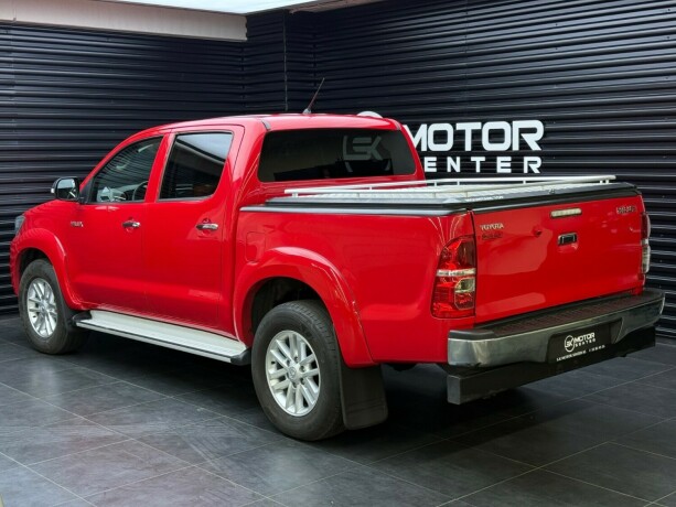 toyota-hilux-diesel-2012-big-1