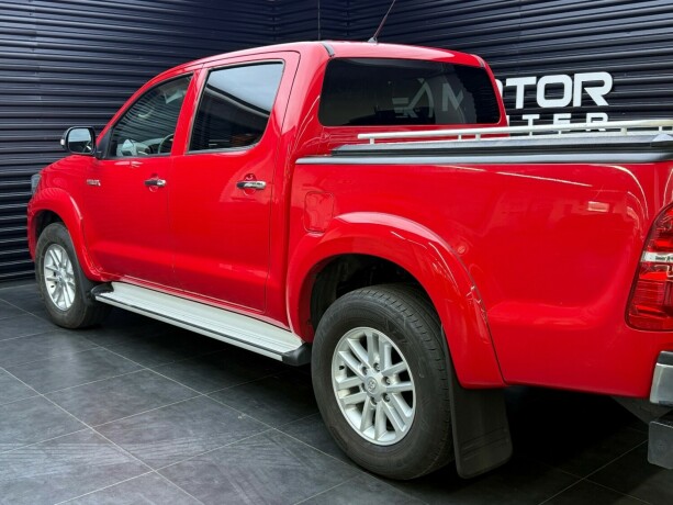 toyota-hilux-diesel-2012-big-8