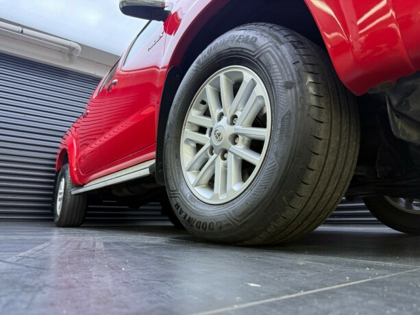 toyota-hilux-diesel-2012-big-9