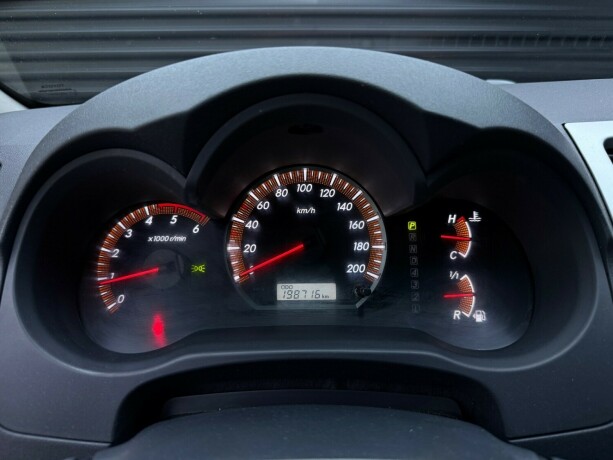 toyota-hilux-diesel-2012-big-17