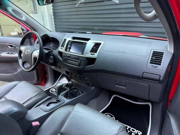 toyota-hilux-diesel-2012-big-13