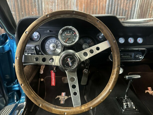 ford-mustang-bensin-1968-big-24