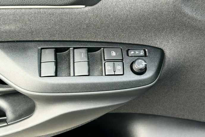toyota-yaris-cross-elektrisitetbensin-2024-big-16