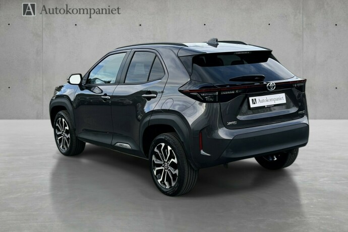 toyota-yaris-cross-elektrisitetbensin-2024-big-2