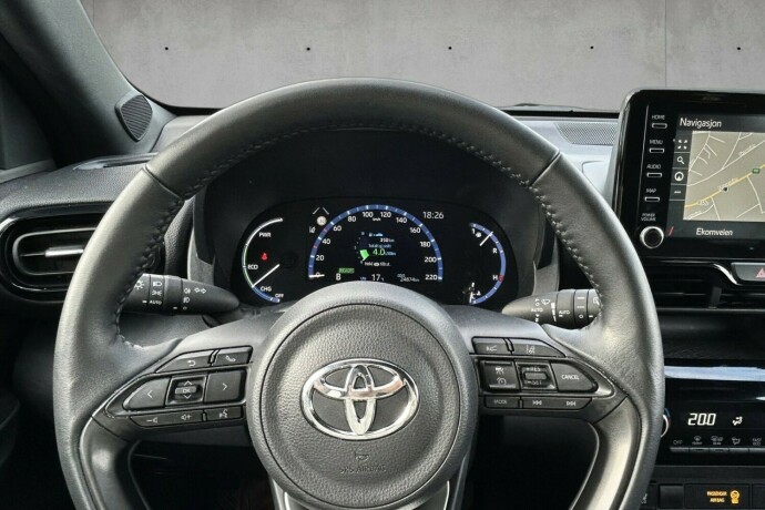 toyota-yaris-cross-elektrisitetbensin-2024-big-10