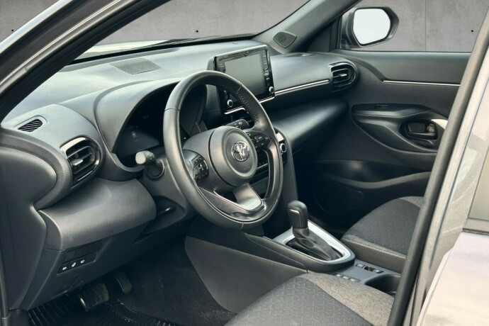 toyota-yaris-cross-elektrisitetbensin-2024-big-9