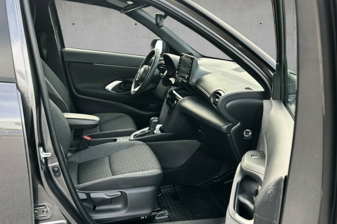 toyota-yaris-cross-elektrisitetbensin-2024-big-13