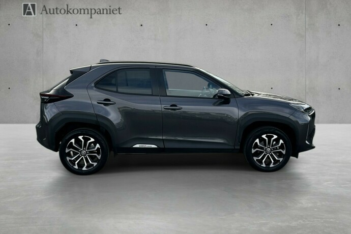 toyota-yaris-cross-elektrisitetbensin-2024-big-4