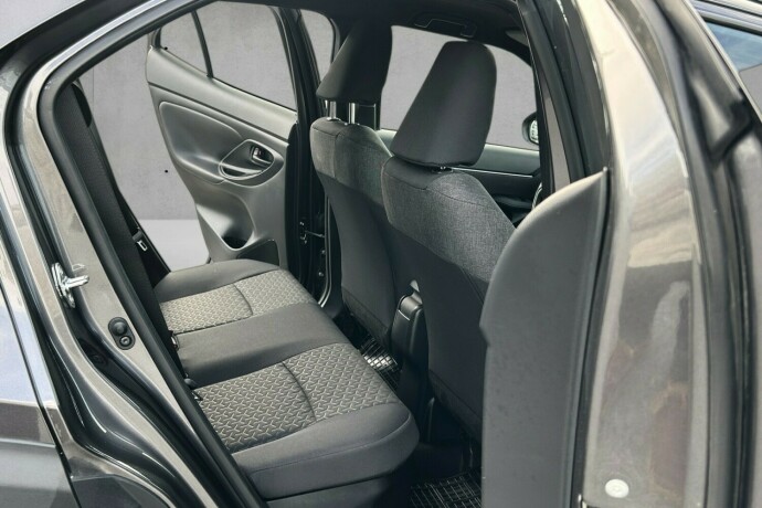 toyota-yaris-cross-elektrisitetbensin-2024-big-17