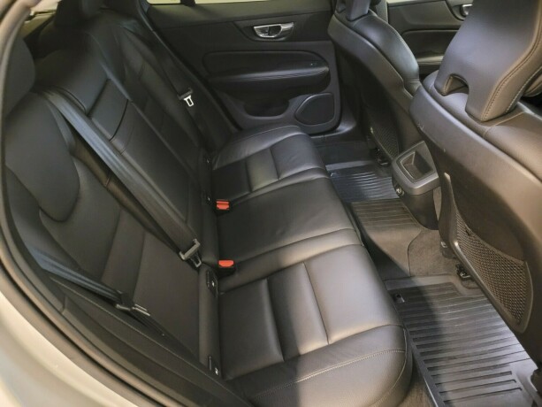 volvo-v60-diesel-2019-big-18