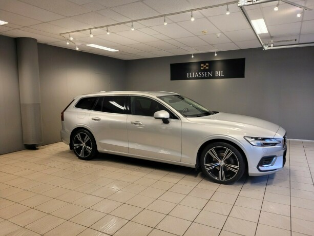 volvo-v60-diesel-2019-big-2