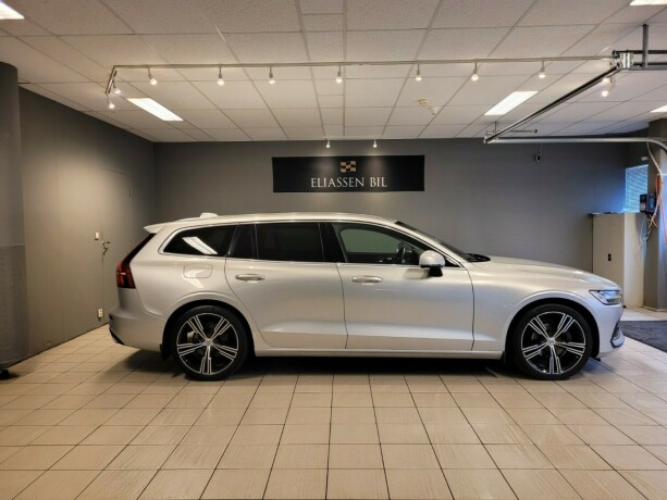 volvo-v60-diesel-2019-big-3