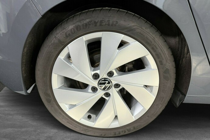 volkswagen-golf-elektrisitetbensin-2020-big-26