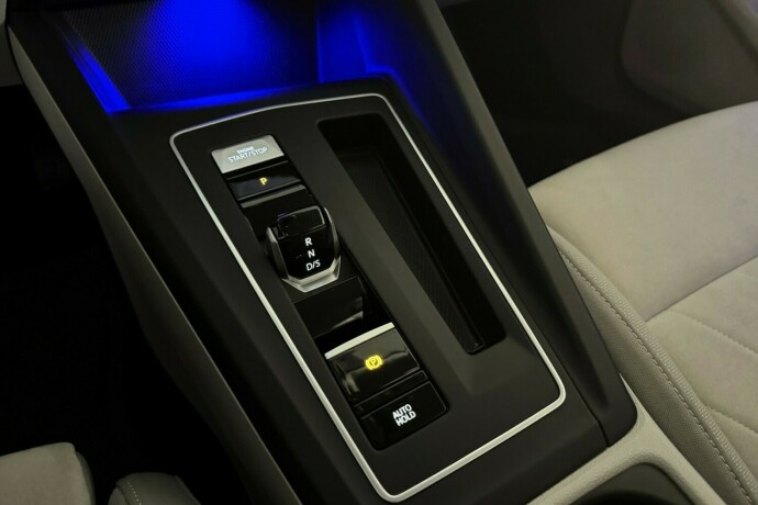 volkswagen-golf-elektrisitetbensin-2020-big-17