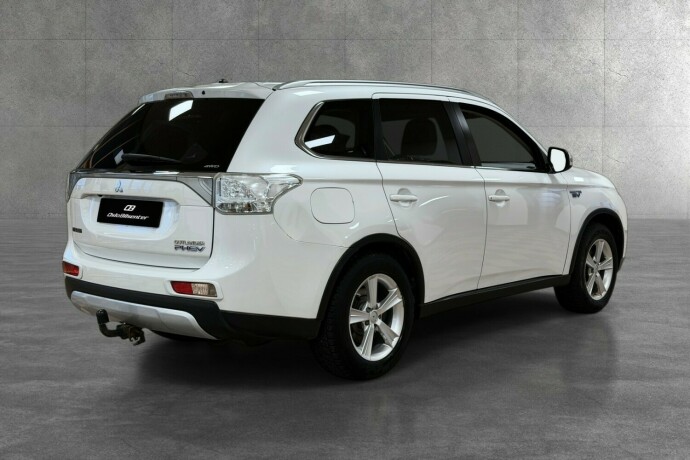 mitsubishi-outlander-elektrisitetbensin-2015-big-4
