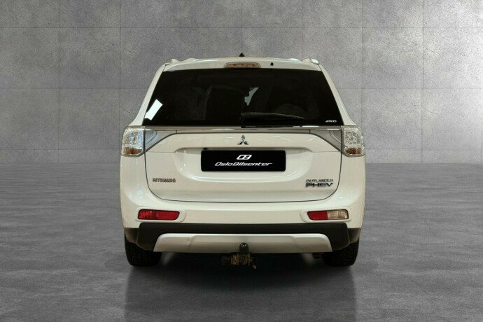 mitsubishi-outlander-elektrisitetbensin-2015-big-3