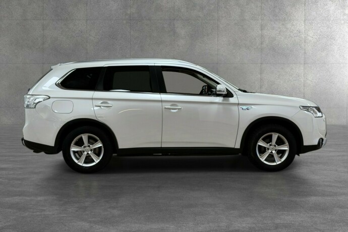 mitsubishi-outlander-elektrisitetbensin-2015-big-5