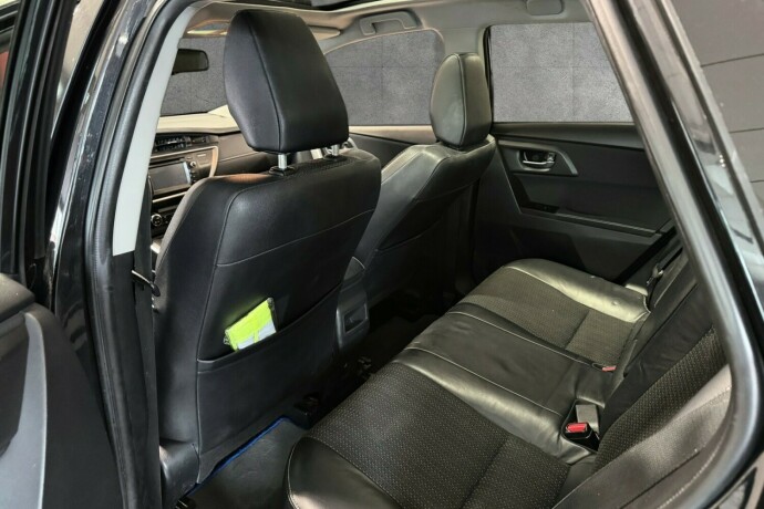 toyota-auris-elektrisitetbensin-2015-big-12