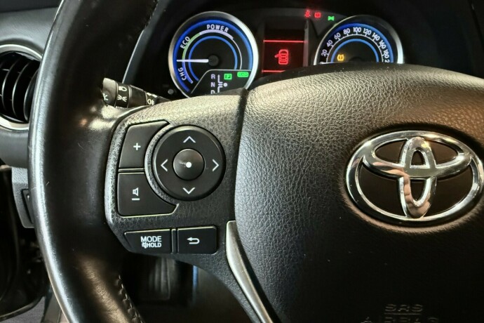 toyota-auris-elektrisitetbensin-2015-big-21