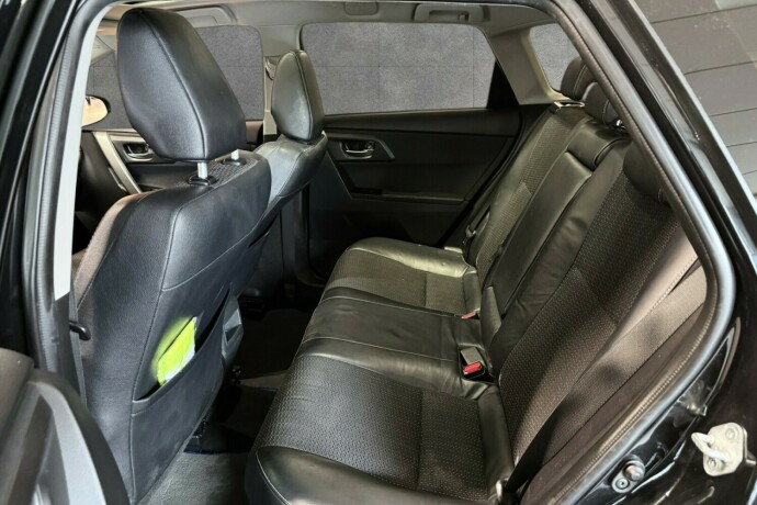 toyota-auris-elektrisitetbensin-2015-big-10