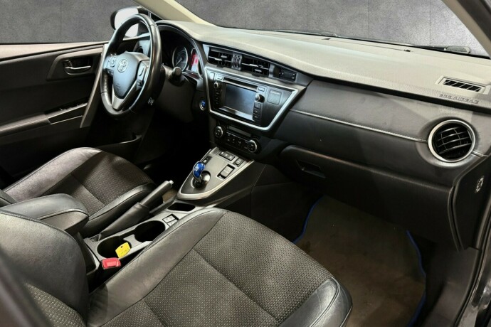 toyota-auris-elektrisitetbensin-2015-big-15