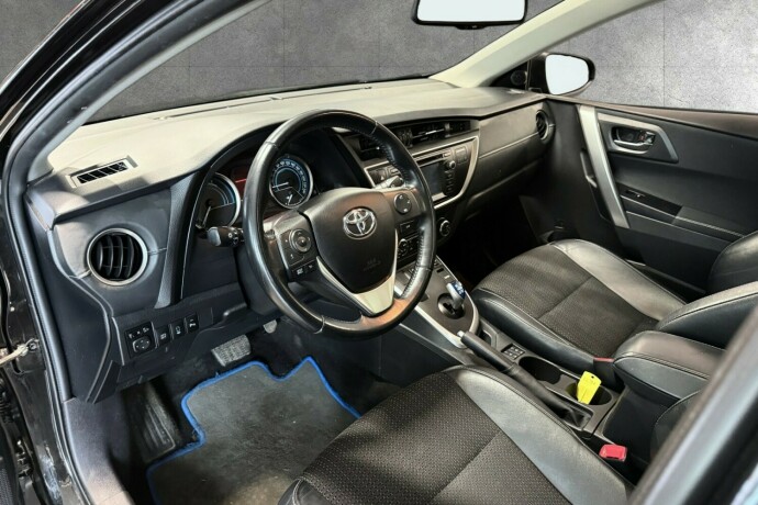 toyota-auris-elektrisitetbensin-2015-big-11