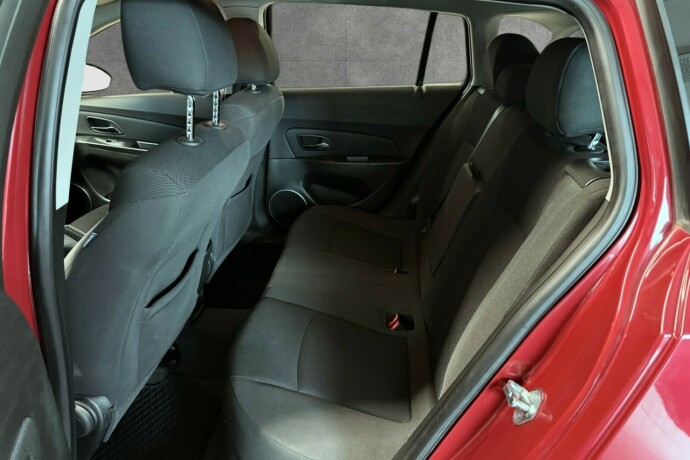 chevrolet-cruze-bensin-2013-big-15