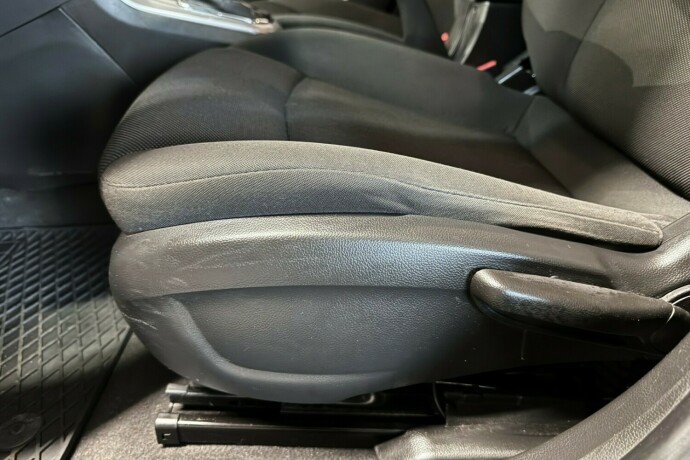 chevrolet-cruze-bensin-2013-big-25