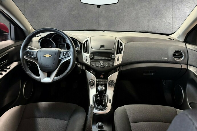 chevrolet-cruze-bensin-2013-big-9