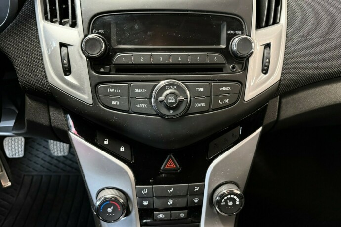 chevrolet-cruze-bensin-2013-big-22