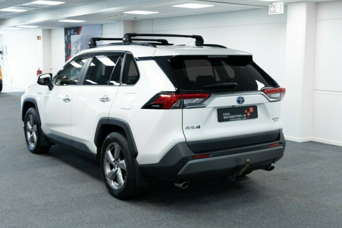 toyota-rav4-elektrisitetbensin-2019-big-1