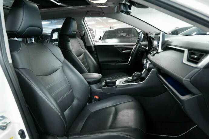 toyota-rav4-elektrisitetbensin-2019-big-10