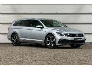 Volkswagen | Passat | Elektrisitet+bensin | 2022