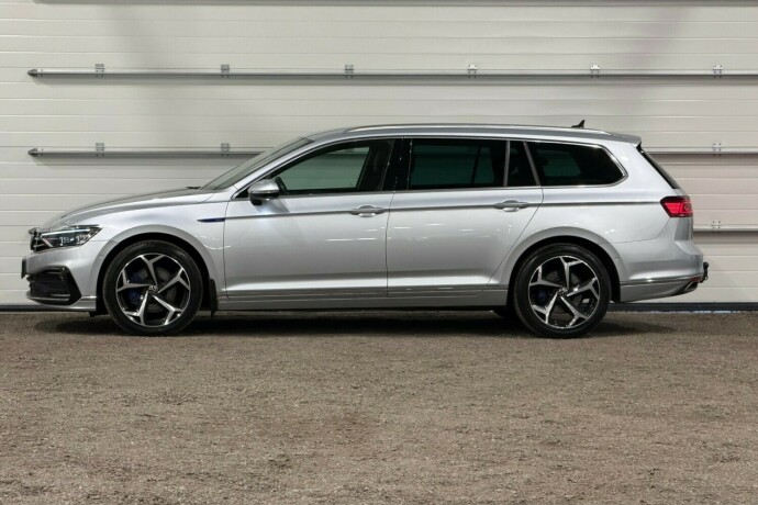 volkswagen-passat-elektrisitetbensin-2022-big-4