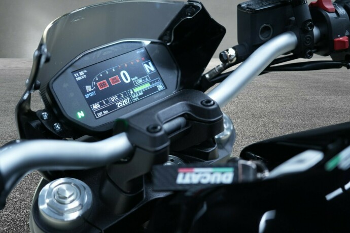 ducati-monster-821-bensin-2020-big-9